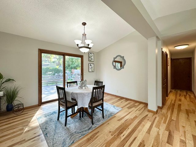11900 Highland View Circle, Burnsville, MN 55337