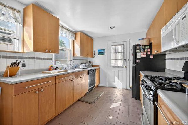 84-50 266th Street, Floral Park, NY 11001