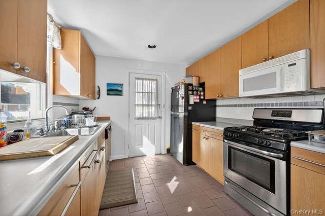 84-50 266th Street, Floral Park, NY 11001
