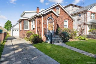 84-50 266th Street, Floral Park, NY 11001