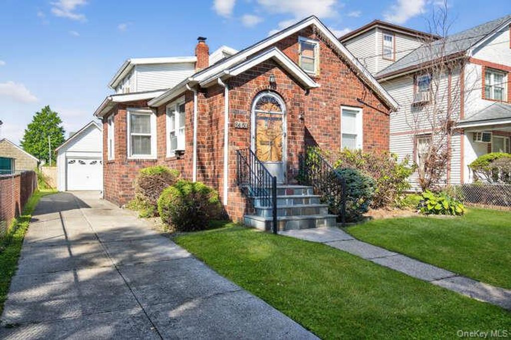 84-50 266th Street, Floral Park, NY 11001