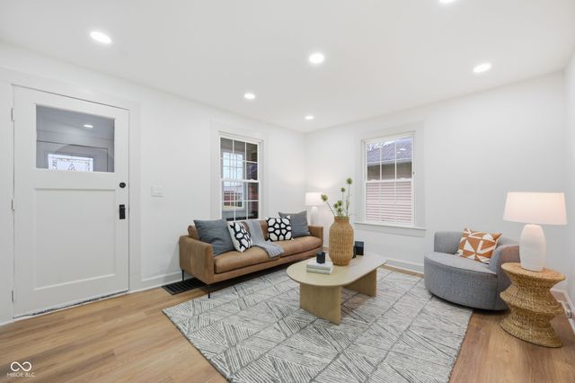 106 S 3rd Avenue, Beech Grove, IN 46107