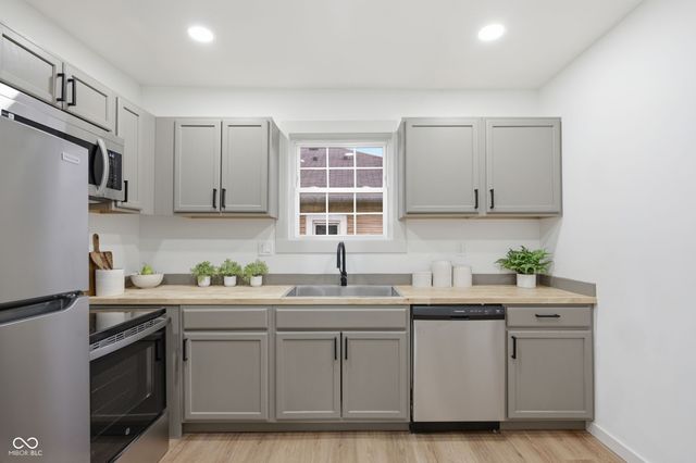 106 S 3rd Avenue, Beech Grove, IN 46107