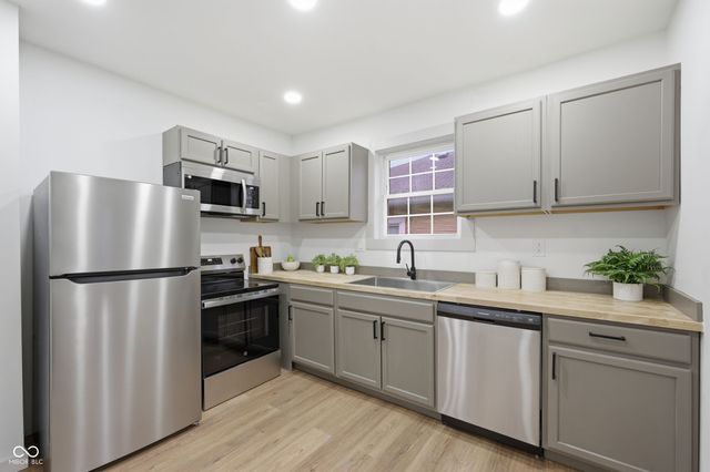 106 S 3rd Avenue, Beech Grove, IN 46107