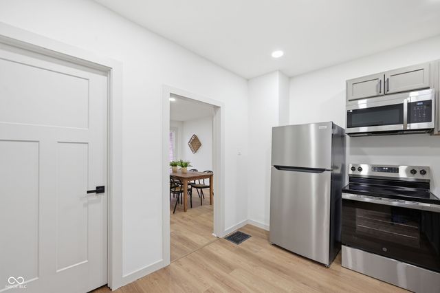 106 S 3rd Avenue, Beech Grove, IN 46107