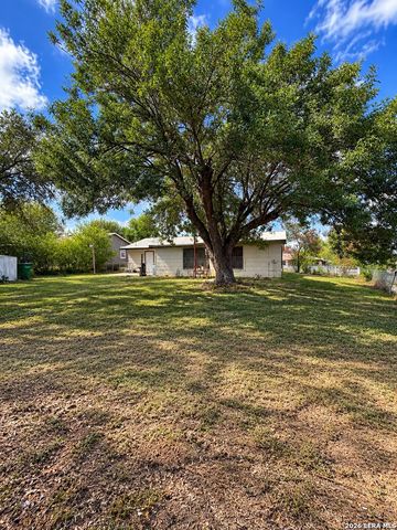 6202 TRAIL VALLEY DR, San Antonio, TX 78242