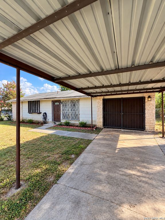 6202 TRAIL VALLEY DR, San Antonio, TX 78242