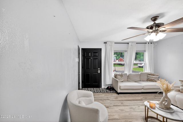 5114 Frey Dr, Louisville, KY 40219