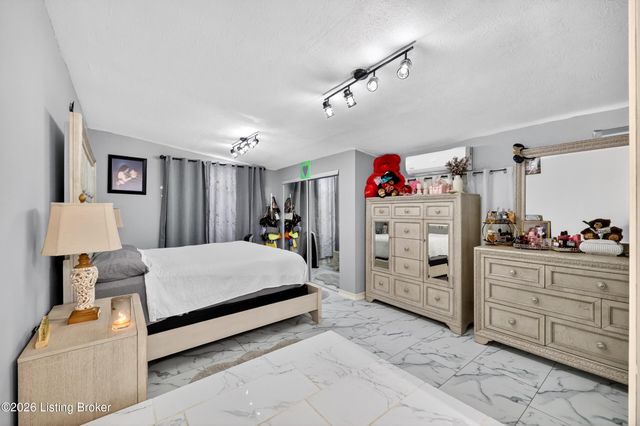 5114 Frey Dr, Louisville, KY 40219