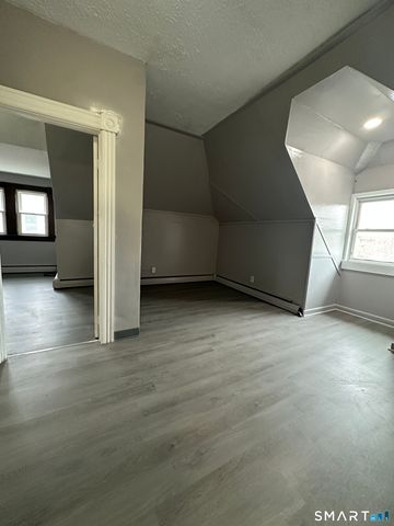 402 Sigourney Street 3rd Floor, Hartford, CT 06112
