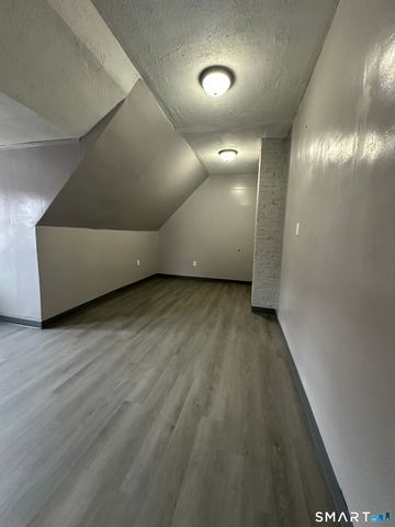402 Sigourney Street 3rd Floor, Hartford, CT 06112