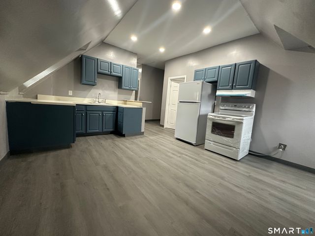 402 Sigourney Street 3rd Floor, Hartford, CT 06112
