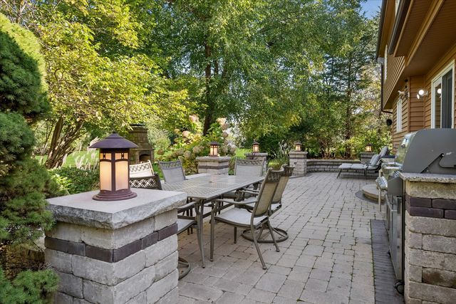 400 Bramble Lane, Deer Park, IL 60010