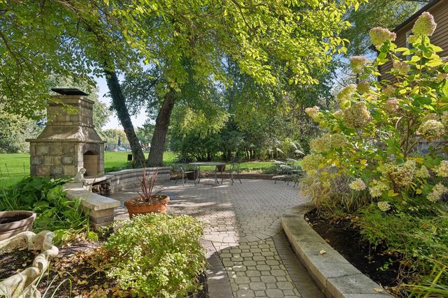 400 Bramble Lane, Deer Park, IL 60010