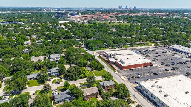 3607 Shelby Drive, Fort Worth, TX 76109