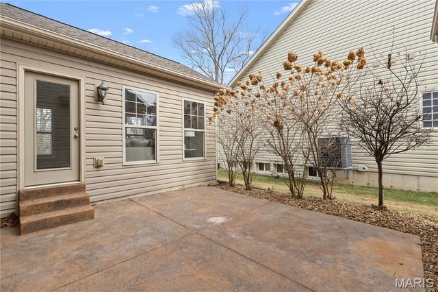 1802 Sterling Oaks Drive, St Peters, MO 63376