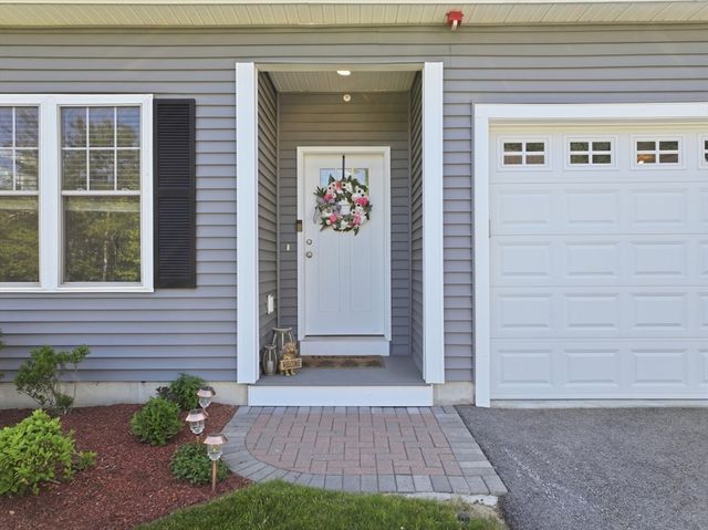 705 Southwood Lane 705, Clinton, MA 01510