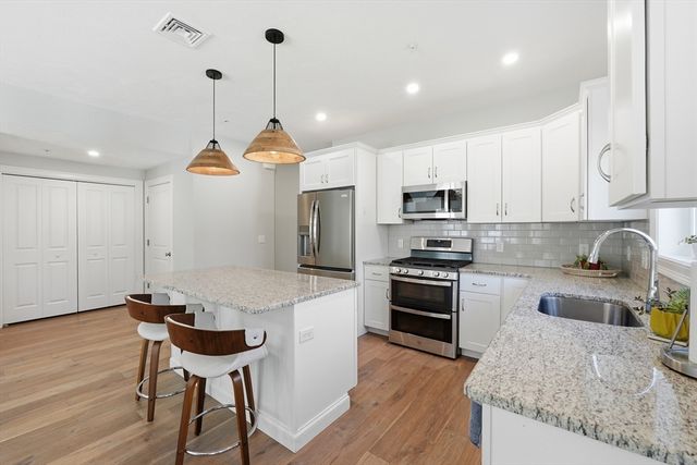 705 Southwood Lane 705, Clinton, MA 01510