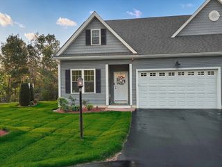 705 Southwood Lane 705, Clinton, MA 01510