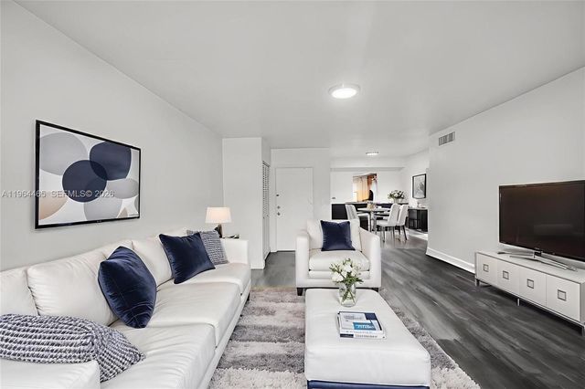 7610 SW 82nd St J207, Miami, FL 33143