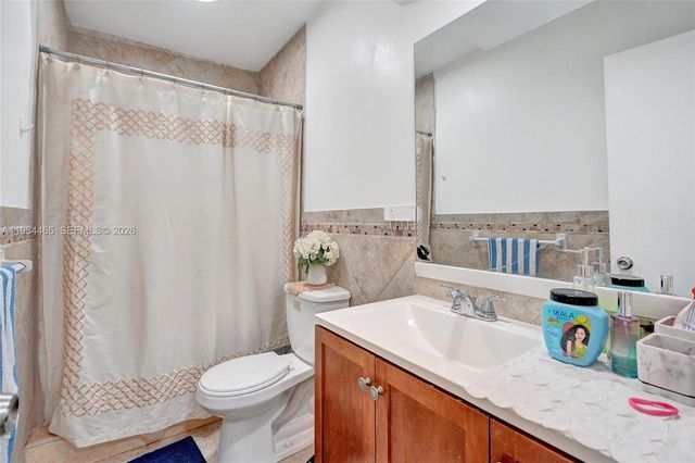 7610 SW 82nd St J207, Miami, FL 33143