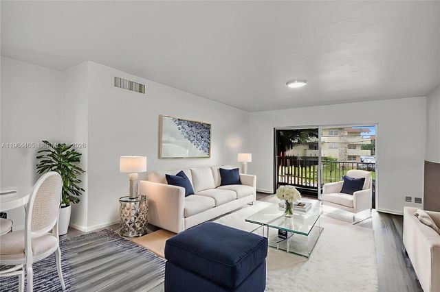 7610 SW 82nd St J207, Miami, FL 33143