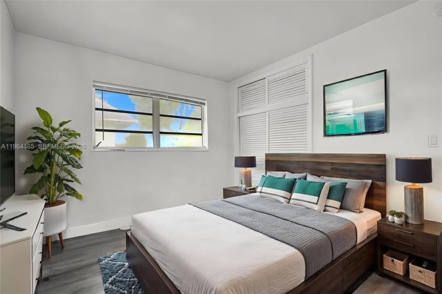 7610 SW 82nd St J207, Miami, FL 33143