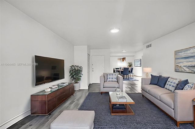 7610 SW 82nd St J207, Miami, FL 33143