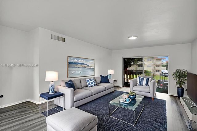 7610 SW 82nd St J207, Miami, FL 33143