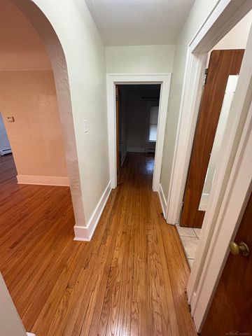 29044 Hillview Street, Roseville, MI 48066
