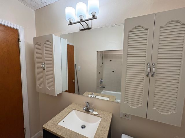 29044 Hillview Street, Roseville, MI 48066