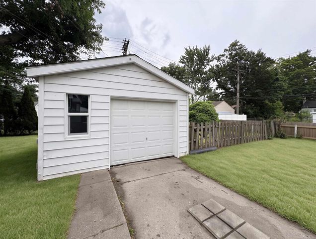 29044 Hillview Street, Roseville, MI 48066