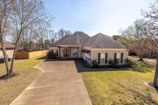 1593 BANBURY LN, Hernando, MS 38632