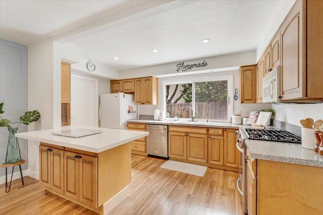 9465 Valley Oak Way, Prunedale, CA 93907