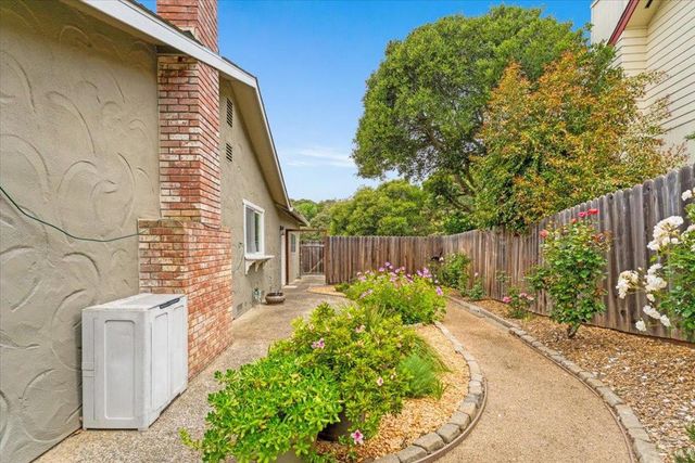 9465 Valley Oak Way, Prunedale, CA 93907