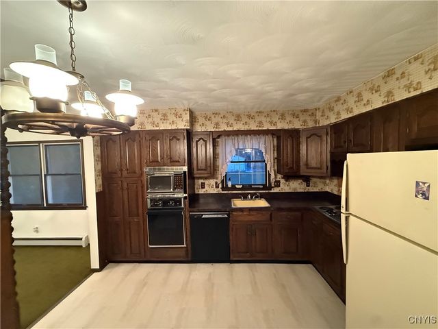 6086 Cavanuaugh Road East, Marcy, NY 13403