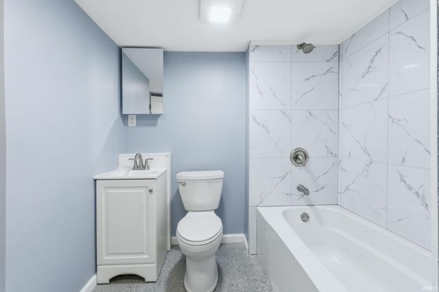 906 S Cedar Street, Auburn, IN 46706