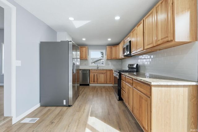 906 S Cedar Street, Auburn, IN 46706