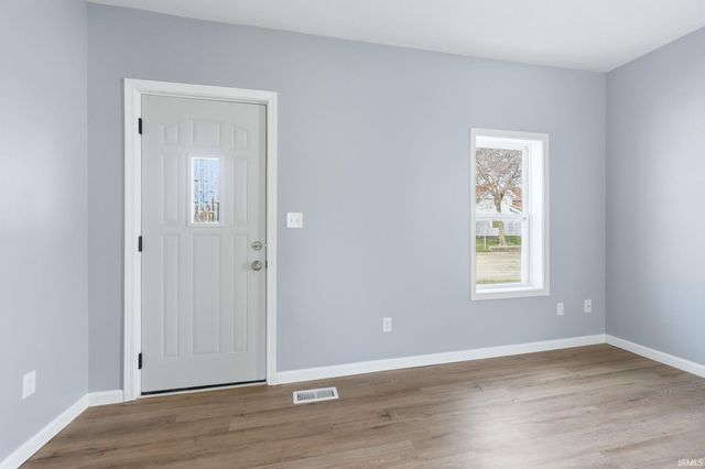 906 S Cedar Street, Auburn, IN 46706