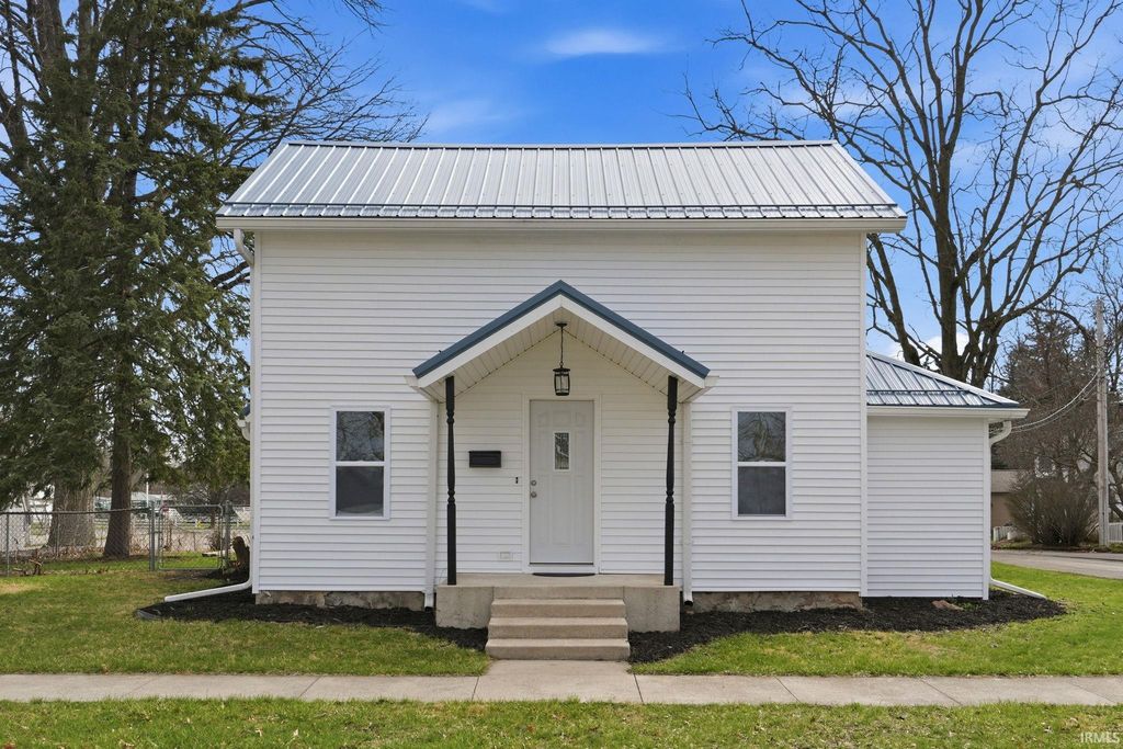 906 S Cedar Street, Auburn, IN 46706