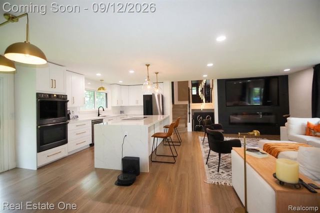2911 Aldgate Drive, Bloomfield Hills, MI 48304