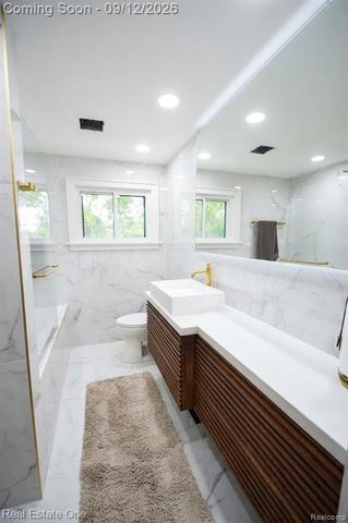 2911 Aldgate Drive, Bloomfield Hills, MI 48304
