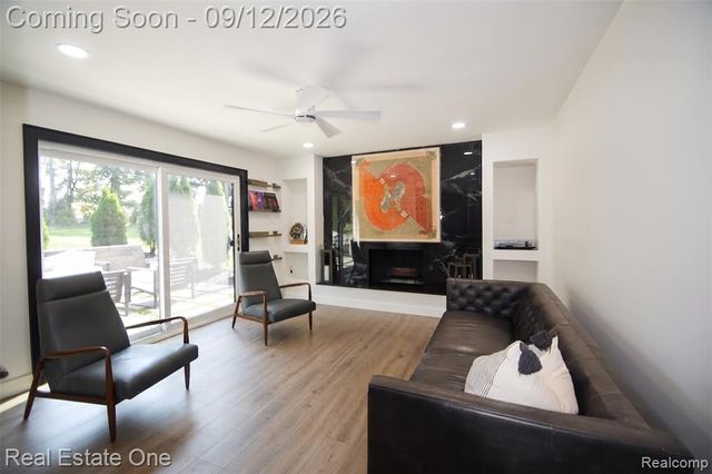 2911 Aldgate Drive, Bloomfield Hills, MI 48304