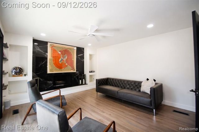 2911 Aldgate Drive, Bloomfield Hills, MI 48304