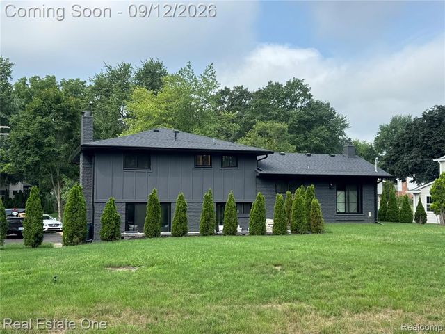 2911 Aldgate Drive, Bloomfield Hills, MI 48304