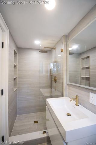 2911 Aldgate Drive, Bloomfield Hills, MI 48304