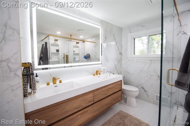 2911 Aldgate Drive, Bloomfield Hills, MI 48304