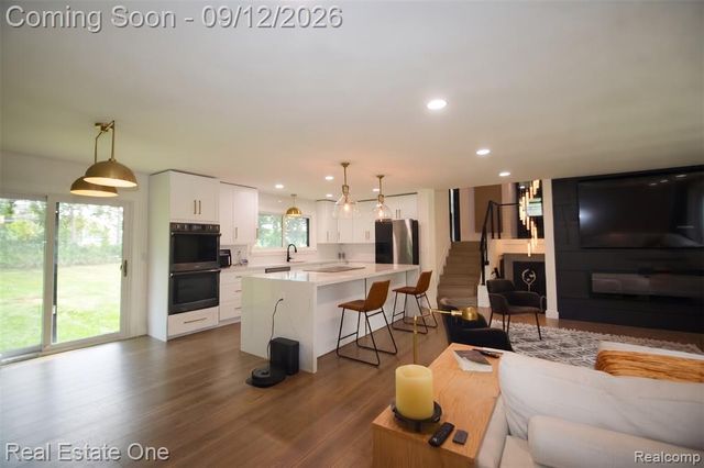2911 Aldgate Drive, Bloomfield Hills, MI 48304