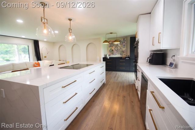 2911 Aldgate Drive, Bloomfield Hills, MI 48304