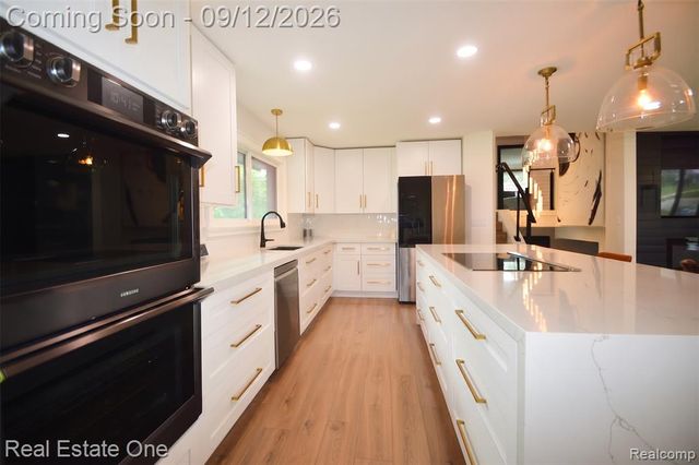 2911 Aldgate Drive, Bloomfield Hills, MI 48304